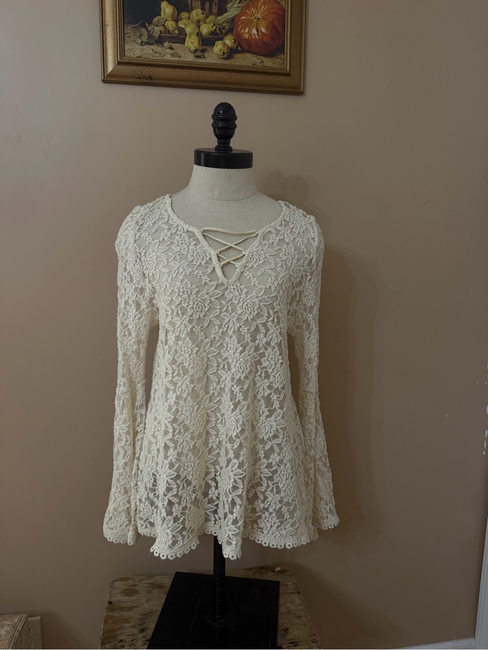 Romeo & Juliet Couture Cream Lace Bell Sleeve Top - Picture 2 of 5